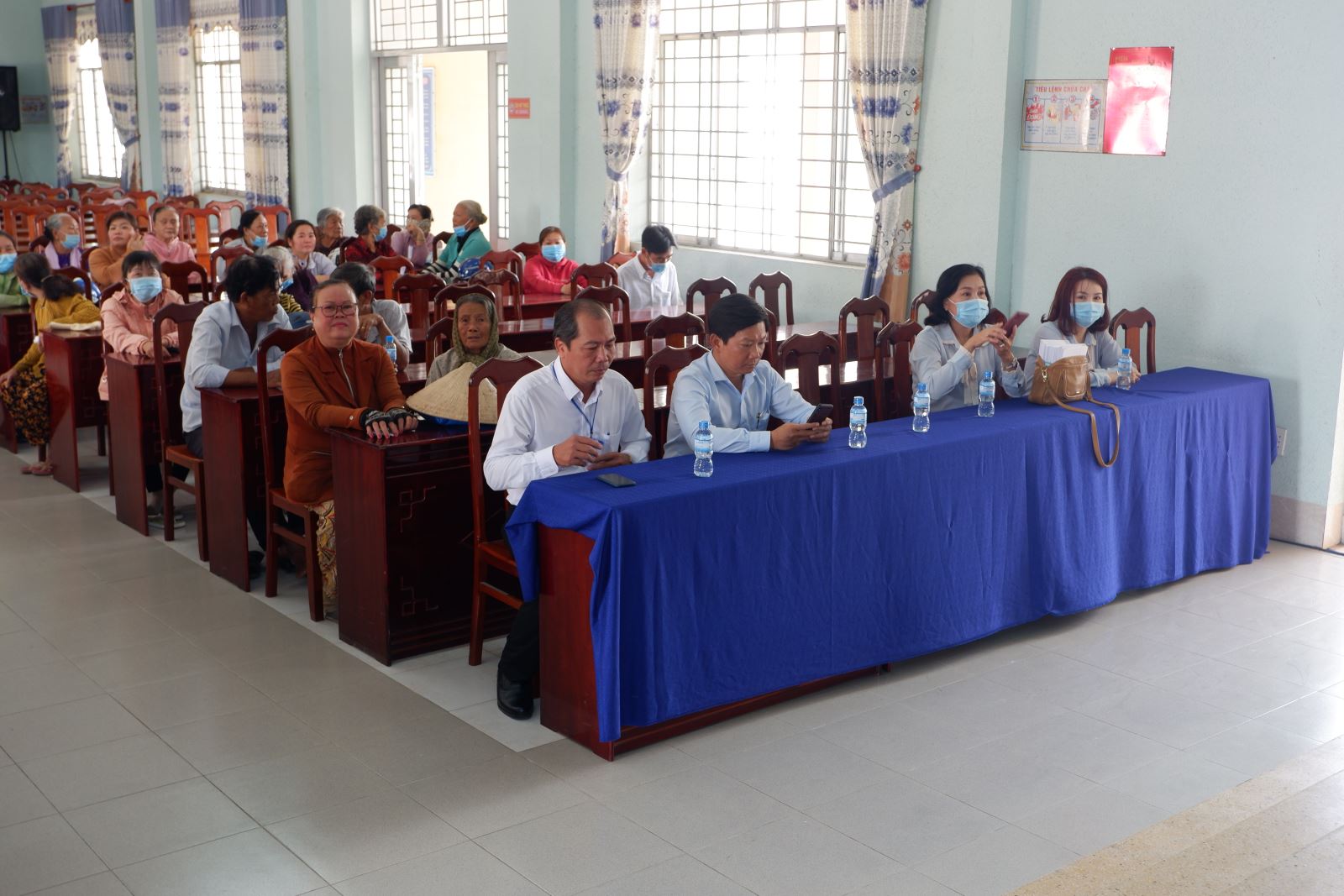 On 21/01/2021, Vinh Loc – Ben Luc Corporation supported 100 gifts and needles for poor households in 3 hamlets of Voi La, Long Binh, Phuoc Tinh, in Long Hiep Commune, Ben Luc, Long An.